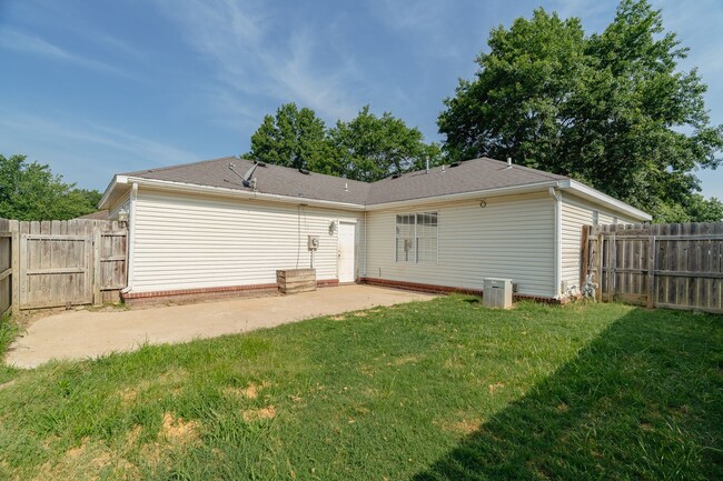 Building Photo - Beautiful 3-bedroom 2 bath Home in Fayette...