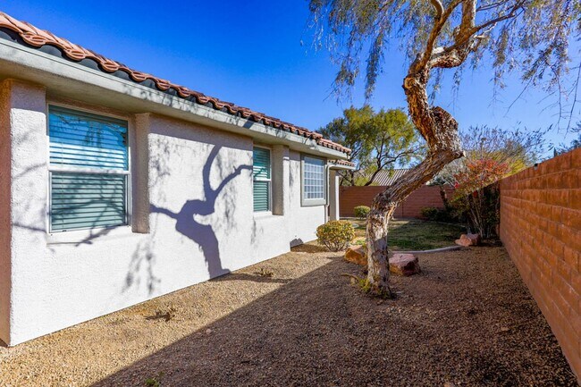 Building Photo - 3 Bedroom Summerlin South Beauty