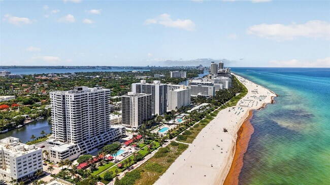 Building Photo - 2555 Collins Ave