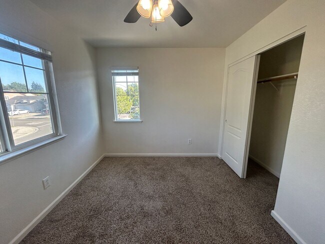 Building Photo - Nice home in North Turlock!