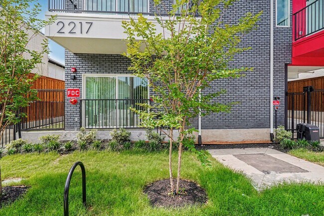 Building Photo - Be the first to live in Unit 205 at 2217 Fitzhugh—a brand-new 2026 construction offering 597 sq f...