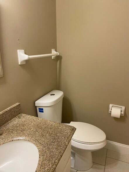 Building Photo - 4 Holdsworth Ct