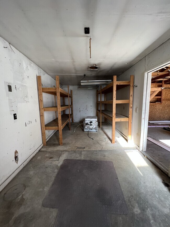 Building Photo - 4304 SE 8th St