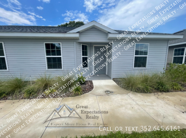 Building Photo - Beautiful 3/2 Triplex