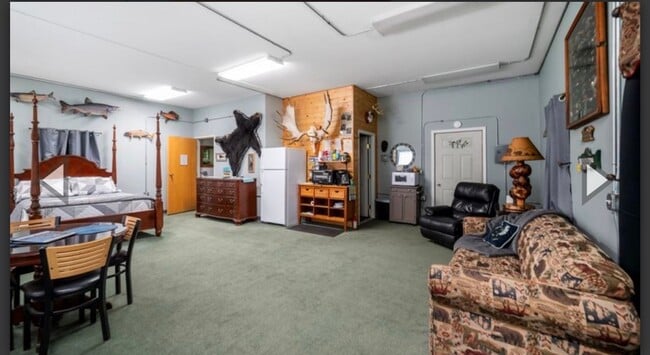 Building Photo - 2000 Steese Hwy