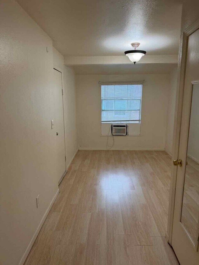 Building Photo - 1823 T St