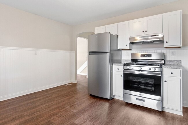 Building Photo - Coming Soon! Charming 3 Bedroom, 1.5 Bath ...