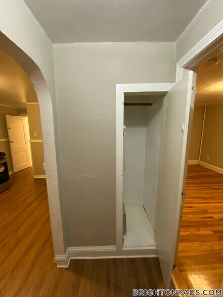 Building Photo - 20 Kelley Ct