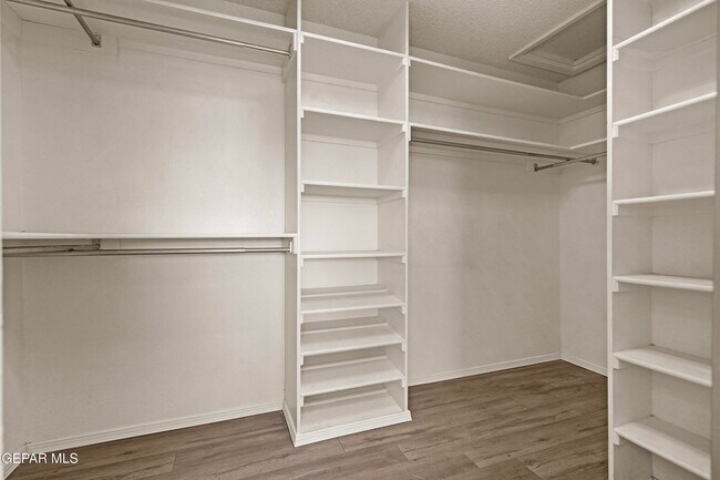 Building Photo - 624 Skydale Dr