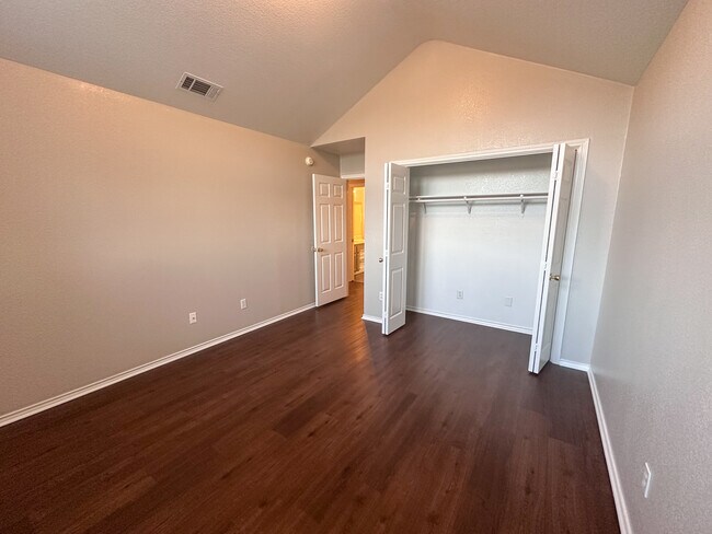 Building Photo - 2701 Littlepine Dr