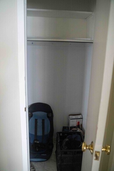 Building Photo - 6157 N Sheridan Rd