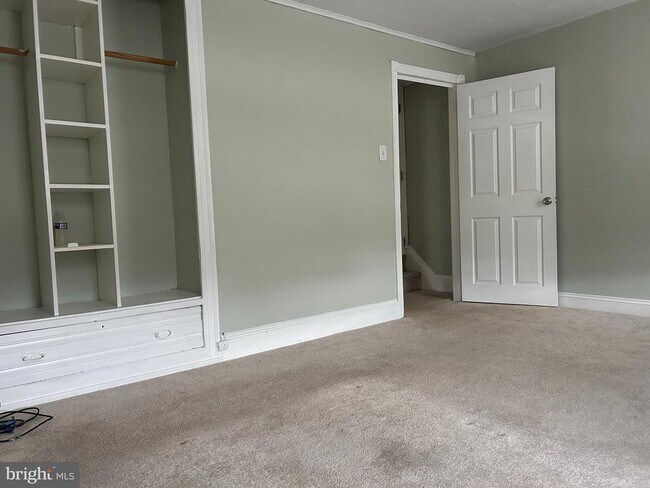 Building Photo - 478 Martin St