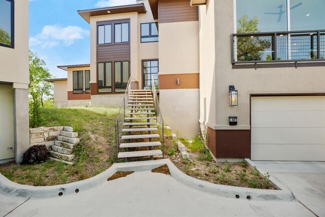 Building Photo - 1405 Parkinson Dr