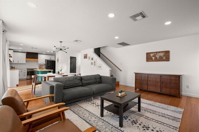 Building Photo - 12305 Kelton Dr