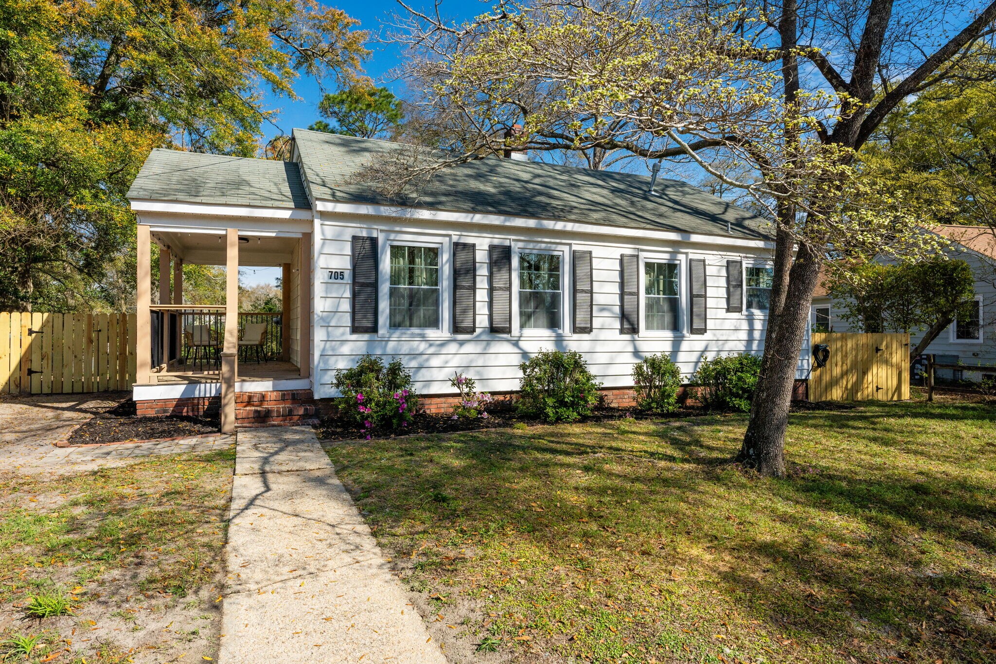 Building Photo - 705 Ivey Cir