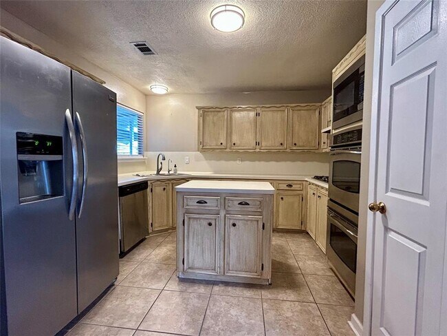 Building Photo - 2711 Laurel Creek Way
