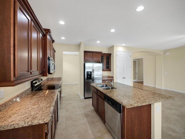 Building Photo - 12190 SW Bennington Cir