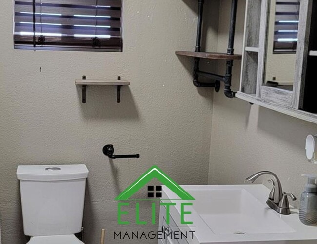 Building Photo - Beautiful 3-bedroom & 3 bathroom Home
