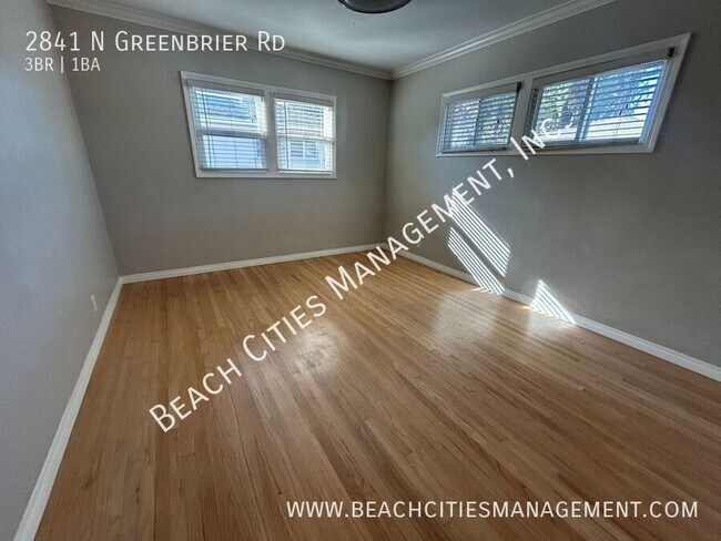 Building Photo - 2841 N Greenbrier Rd