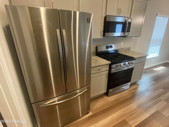 Building Photo - 204 Sparkling Meadows Ln