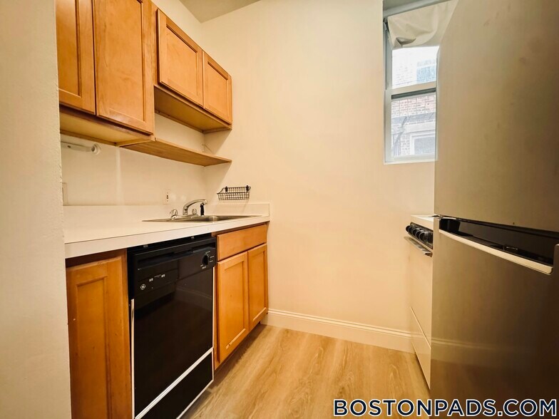 Building Photo - 111 Norway St