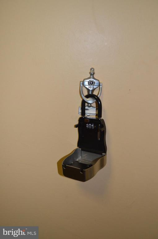 Building Photo - 10026 Fair Wds Dr