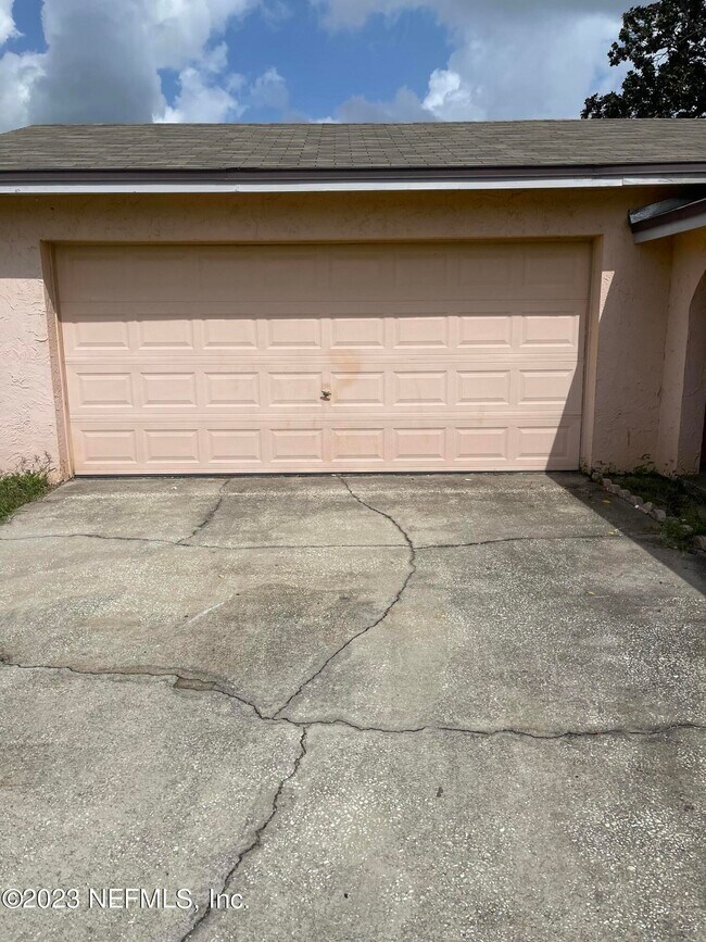 Building Photo - 6073 Shakespeare Dr