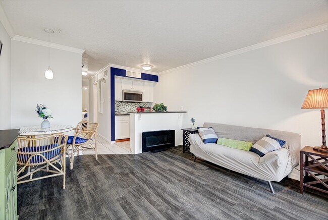 Building Photo - 6300 Seawall Blvd