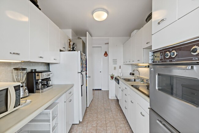 Building Photo - 4800 S Chicago Beach Dr