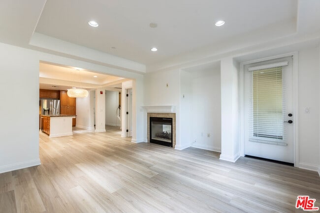 Building Photo - 12975 Agustin Pl