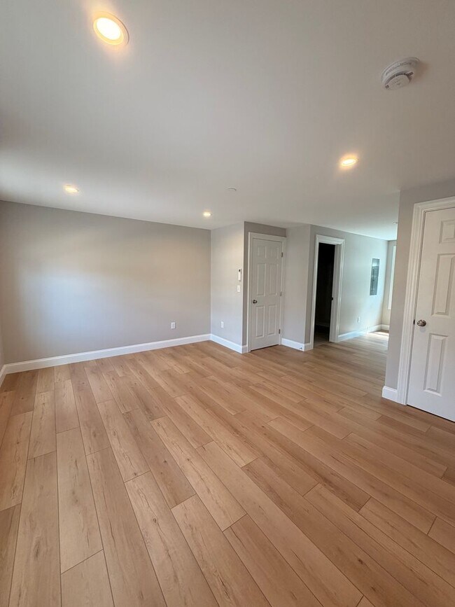 Building Photo - Brand New spacious Studio available in a great location.