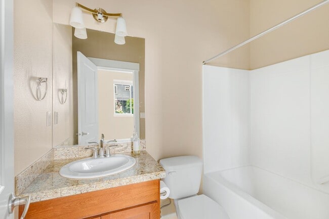 Building Photo - Charming 3 Bedroom Townhome in West Highla...