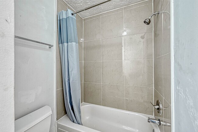 Building Photo - 16319 La Luna Dr