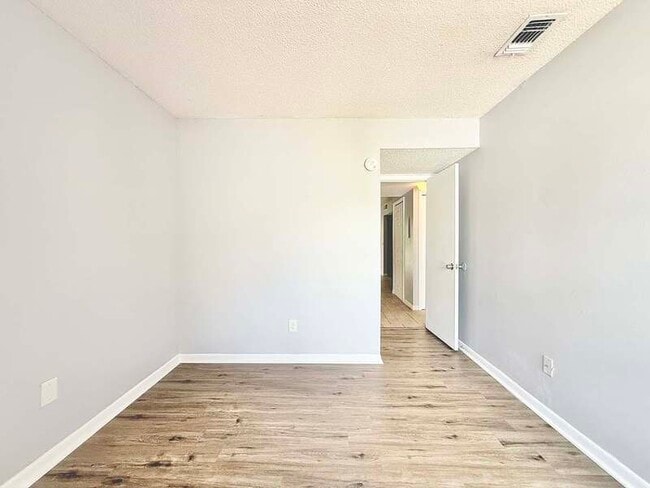 Building Photo - 5143 Puritan Cir