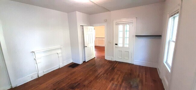 Building Photo - 504 S Aurora St