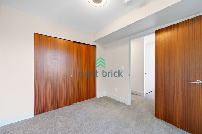 Building Photo - 3 BED & 2 BATH TOWNHOUSE FOR RENT