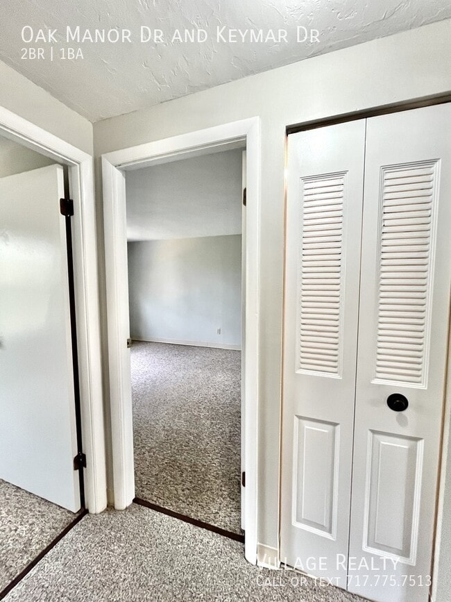 Building Photo - 230 Oak Manor Dr