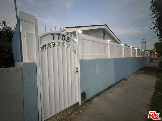 Building Photo - 7705 Baird Ave