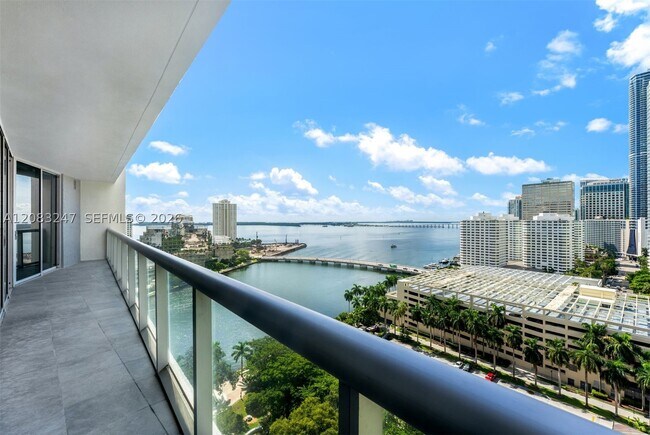 Building Photo - 495 Brickell Ave