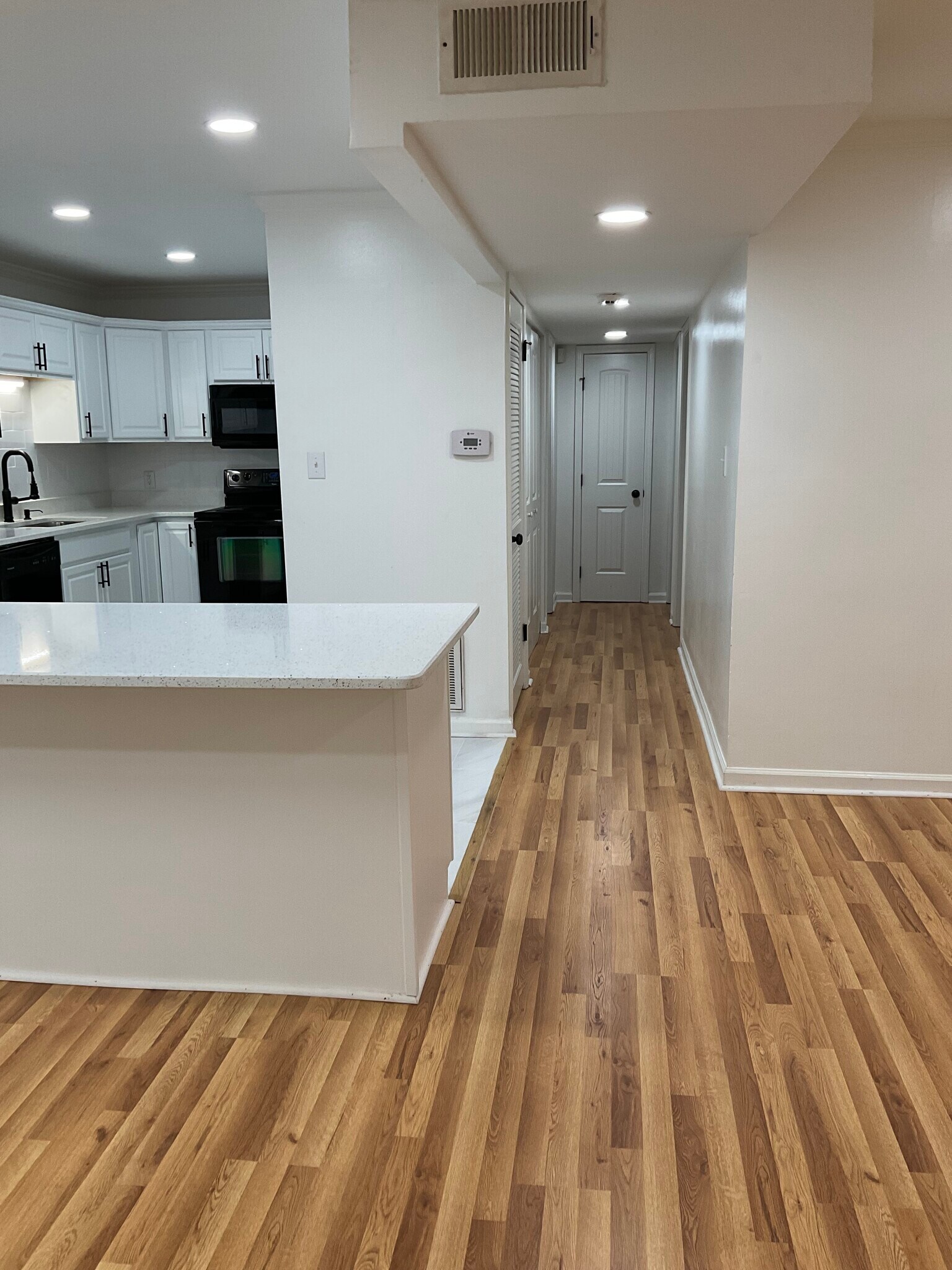 Building Photo - 1010 Woodland Vlg