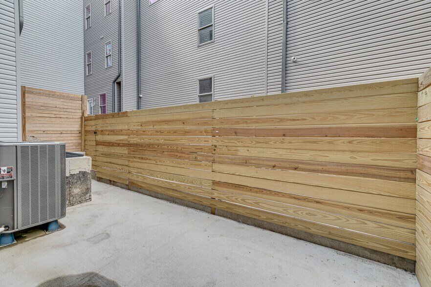 Building Photo - 2635 Federal St