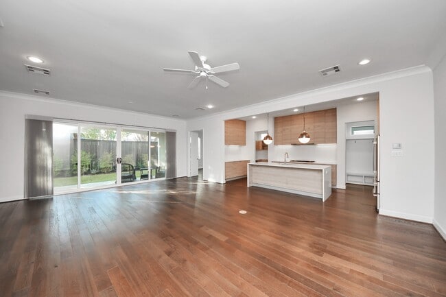 Building Photo - 1715 Maravilla Dr