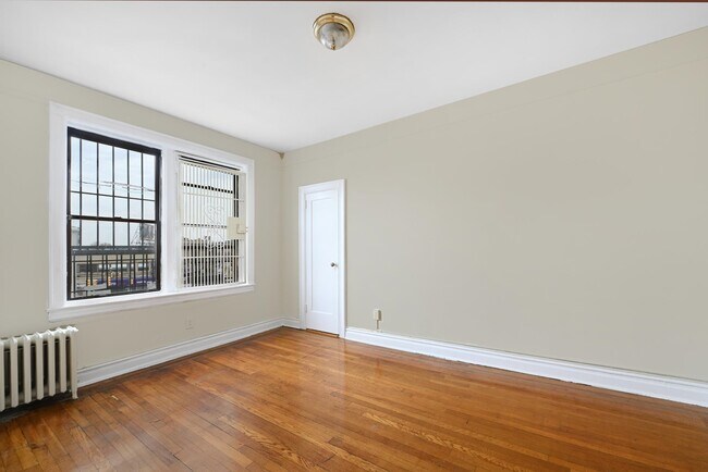 Building Photo - 124 Storms Ave