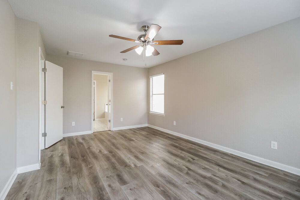 Building Photo - 15406 Hensen Creek Dr