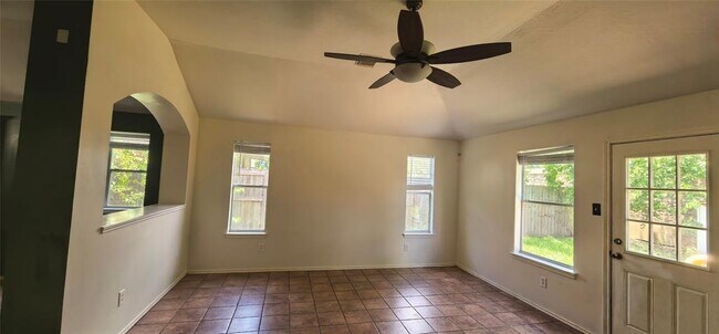 Building Photo - 9815 Hallmark Ln
