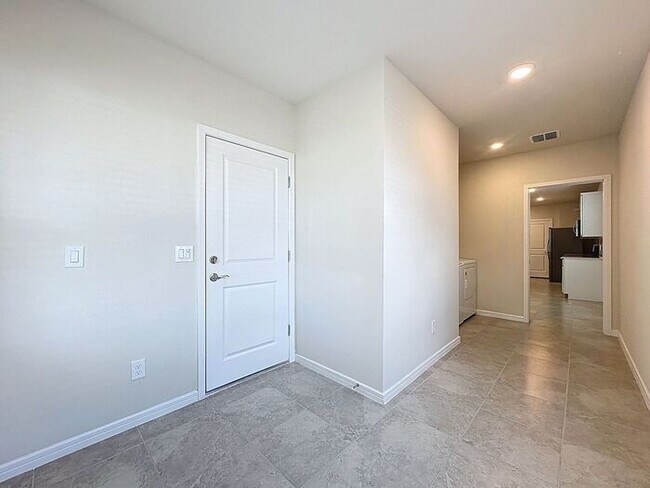 Building Photo - Tohoqua Beauty!