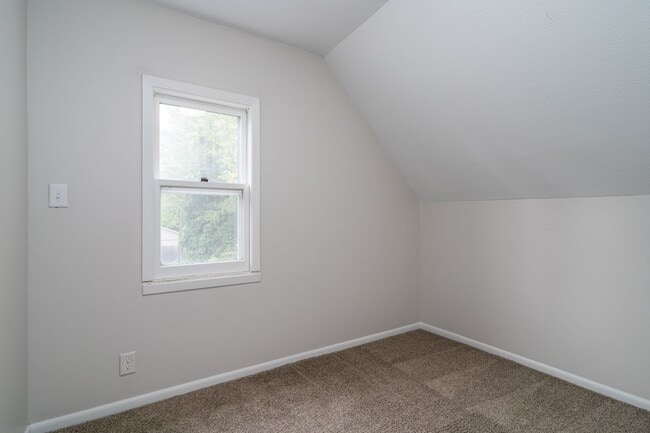 Building Photo - Recently Updated Single Family Home Available