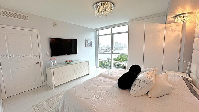 Building Photo - 400 Sunny Isles Blvd