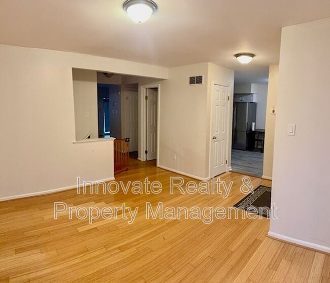 Building Photo - 584 Mount Vernon Cir