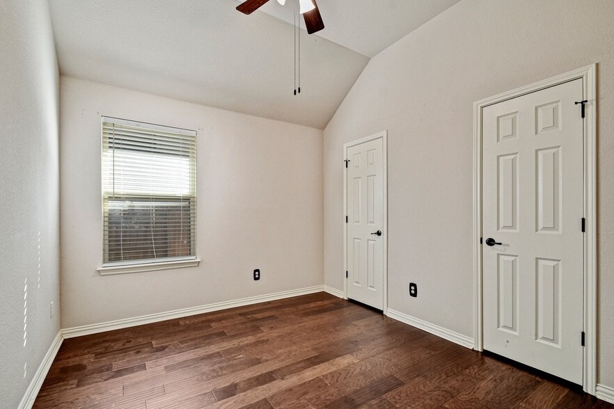 Building Photo - 112 Tulip Garden Trl